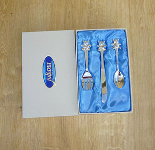 set-tacamuri-argintate-cutie-cadou-baietel-119lei (1); Cadou de botez pentru baietel Set tacamuri argintate www.ejuliana.ro
