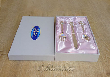 set-tacamuri-argintate-cutie-cadou-fetita-119lei (1); Cadou de botez pentru fetita, set tacamuri argintate in cutie eleganta www.ejuliana.ro
