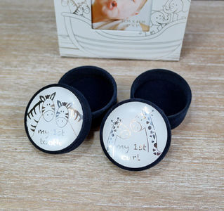 Cutiute-rama-prima-bucla-primul-dintisor-noah\; Cadou de botez pentru bebelusi, Pentru a comanda vizitati magazinul online www.ejuliana.ro sau confirmati stocul la numarul de telefon al magazinului Juliana din Bucuresti 0785232325
