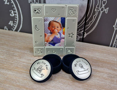 casetute-bucla-dintior-set-CG12; Cadou de botez pentru bebelusi, Pentru a comanda vizitati magazinul online www.ejuliana.ro sau confirmati stocul la numarul de telefon al magazinului Juliana din Bucuresti 0785232325
