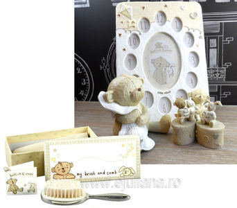 Rama-primul-an-pusculita-bucla-dintisor-perie-pieptene-396lei-JT396BCB; Cadou de botez pentru bebelusi, Pentru a comanda vizitati magazinul online www.ejuliana.ro sau confirmati stocul la numarul de telefon al magazinului Juliana din Bucuresti 0785232325
