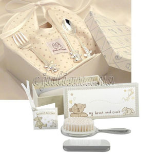 set-perie-si-pieptene-tacamuri-Button-Corner-CG427CG267-208lei; Cadou de botez pentru bebelusi, Pentru a comanda vizitati magazinul online www.ejuliana.ro sau confirmati stocul la numarul de telefon al magazinului Juliana din Bucuresti 0785232325
