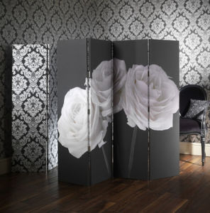 paravan-trandafiri-albi-fundal-negru; Paravan decorativ panza Pentru a comanda vizitati magazinul online www.ejuliana.ro sau confirmati stocul la numarul de telefon al magazinului Juliana Bucuresti 0785232325
