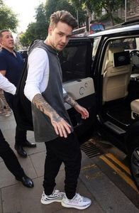 Liam-Payne-@liampayne-2017-07-05_L3lfYzNKc2xlS2F2RkhyanZjSFZqUE93WWxDTT0vMXgwOjYzNHg5NTAvNDAweDYxMC8