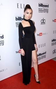 Hailee+Steinfeld+2017+Billboard+Music+Awards+bs1oXnfe8DKl