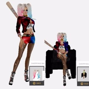 Buna!!!!!!Eu sunt Harley Quinn *spune ca o nebuna*