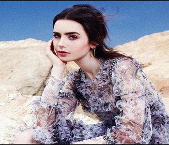 ▰ Lily Collins has ̤̤̤̤0̤6̤ votes.