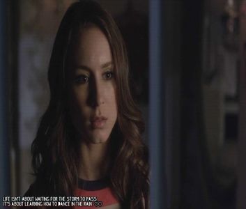 ϟ☾.єครt ☼F Eᴅᴇɴ ☪☂.  [cl] merge acolo și ia geanta , se întoarce în partea cealaltă și își ia cheile; din cuier urmând să iasă pe ușă și să o încuie , aruncă o privire spre mașină , dar decide să meargă pe jos având de gând să meargă la The Brew , o ia ușor la pas și când decide să își anunțe prietene
