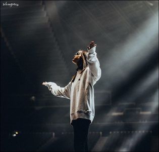 - Eu cred în mine, bine? Sunt o perfectă =)) #îi împinge limba înapoi cl.; în gură cu degetul arătător. #issa ;; Care șarm? Șarm are o singură persoană de sex masculin de pe planeta asta =; =))) #dylan
