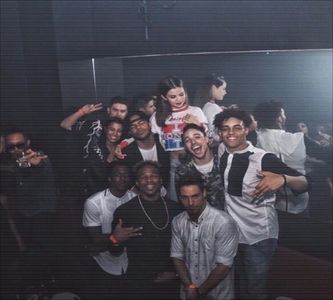 ╰k̷̷e̷̷e̷̷p̷ ̷♥̷ɓuıʇɥɓıɟ.; Ei, în Anglia cică nu-s oameni care se uită ciudat la tine dacă mergi; singură cu telefonul în mână vorbind în fața camerei. Asta a zis Mimi. :))
