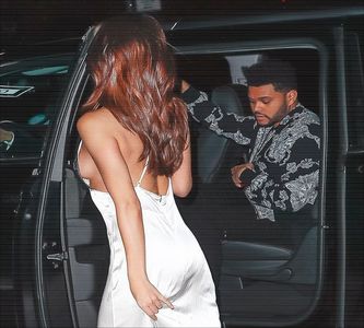 ╰k̷̷e̷̷e̷̷p̷ ̷♥̷ɓuıʇɥɓıɟ.;  Eu mă uitam. și mi-e rușine să o spun, doar pt că e frumoasă. :))); are așa un chip frumos... păcat de el.
