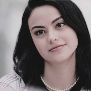 - Ahm , Buna? ( intra in camera , se uita la ei ciudat deoarece ii aude cum canta)