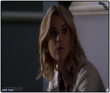 »; ;;îl aude și se oprește; întoarce capul;; oh.. hei;h ;;face ușor cu mâna întorcându-se clk;;; spre el;;
