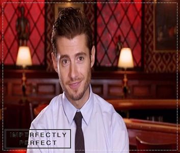 ┇» Ştiuu.. (pufneşte amuzat amintindu-şi) Era doar un pretext.. (se uită spre ea) -; Atunci vrei la "somnic" la mine, sau rămânem  pe ruta asta momentan? (arată cu bărbia spre alee, nu mai aveau mult până să ajungă)
