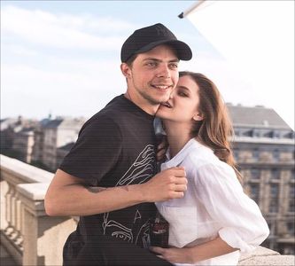 ╰k̷̷e̷̷e̷̷p̷ ̷♥̷ɓuıʇɥɓıɟ.; Dacă viața e iubireeeee