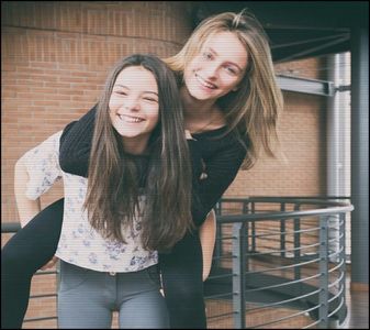 ▬ of, mă plictisesc grav și am de făcut patuul dar mi-e așa lene:< și nu mai știu ce; să ascult
