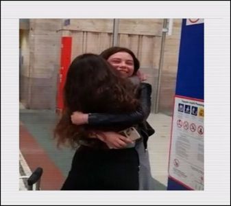 ». Să zicem, gen am mai fost în vizite la sor-mea la liceu și știu liceul întreg dar; sunt super timidă și mi-e frică la faza cu prietenii și idkk, dar în rest e ok
