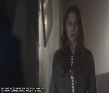 ϟ☾.єครt ☼F Eᴅᴇɴ ☪☂.  [cl] [#tresare scurt când îi simte atingerea și se întoarce spre el . heii; [#zâmbește și se uită la el . ce faci tu ?
