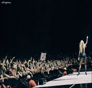 - A, da, nu m-am prezentat, ce necioplită sunt :( sunt Maria :))