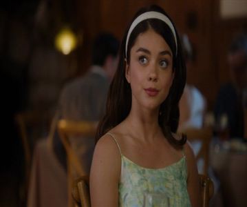 — Îl privesc corpul schimbat. Ultima oară când îl văzusem avea nouă ani și era un pici slăbănog; de mai puțin de 1,50 m. Acum era lucrat și crescuse cu mult peste mine. Fața lui avea prea cunoscutele trăsături frumoase. Îl urmărisem ca o fantomă pe toate conturile de socializare dar
