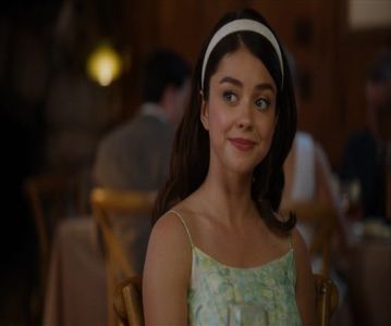 — nu mă așteptam ca atunci când îl voi vedea să îmi producă atâția fiori în întreg corpul.; Zâmbesc când îmi pronunță numele și clipesc repede pentru a îmi stăpâni lacrimile care anunțau să cadă datorită fericirii pe care o trăiam. ❞Mike.❞ Îi pronunț numele ca răspuns.
