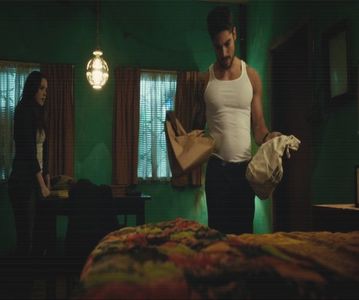 — ❞Îți zic eu că anul ăsta te vei strădui.❞ Surâd și privesc niște copii cum se joacă.