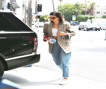 — c̮r̮u̮e̮l̮♥̷ǝɔuǝʇsᴉxǝ.; Bună dimineața! Am o durere de cap pff...