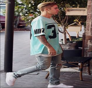 - Și mie mi-ar fi părut rău dacă nu ar fi comentat degeaba =)) a avut mereu cl.; impresia că eu îi sunt inferioară, na d-aici :) =)))
