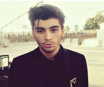 — c̮r̮u̮e̮l̮♥̷ǝɔuǝʇsᴉxǝ.; Mi-ar fi plăcut să te văd în perioada aia.:)) Nici nu ştiu de ce mai; întrebi, veneam oricum la nunta fratelui Styles!
