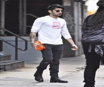 — c̮r̮u̮e̮l̮♥̷ǝɔuǝʇsᴉxǝ.; Bă ce dor mi s-a făcut de mess și de emoticoanele de acolo.:)))