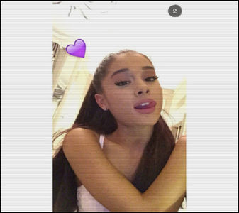 ». #Revine după câteva minute din bucătărie unde a aruncat doza goală de cola la; coșul de gunoi și de unde a luat un bol mare cu popcorn pentru a continua să își citească cartea, find singură deocamdată ridicând o sprânceană deoarece acum câteva min era cineva aici.
