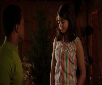 — Îmi mut privirea pe o poză cu grupul de prietene ale Ariei și o privesc absentă. Comentariul; lui îmi provoacă un mic chicot. ❞Aria pe unde mai e?❞ Întreb și după ceva timp adaug pe un ton scăzut. ❞Poate pentru alții nu ar fi fost așa grav. Dar cum sunt o fraie;ră care pune totul la suflet...❞
