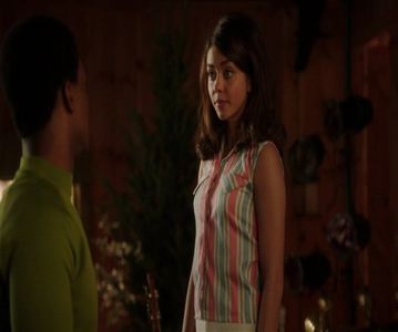 — ❞Abia aștept să o văd și pe ea.❞ Îi recunosc cu sinceritate. Îmi plec privirea spre mâna pe care; mi-o prinse într-a lui. Poate pentru el nu însemna nimic important acest gest dar pentru mine însemna enorm. ❞O persoană mult prea sensibilă...❞ Mormăi ca răspuns pentru el.
