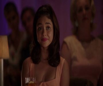 — Numele prea bine cunoscut mă face să mă încrunt slab. ❞Cum de ai ajuns cu ea? Nu părea; genul tău. Sau asta părea din câte îmi amintesc eu...❞ Întrebarea lui mă ia pe nepregătite așa că adaug pe bâlbâite. ❞Nu. Dar era un băiat aici pe care îl plăceam și încă îl plac.❞
