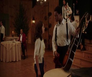 — Grup de consiliere. Aș vrea să întreb despre acest subiect dar mă gândesc că nu e treaba mea.; ❞Ahm... Păi și încă îți place de ea?❞ Îl întreb curioasă de răspunsul care ar putea fi afirmativ. ❞Nu prea știu ce să zic aici. El pare schimbat și mi-e frică să îi zic. Îl plac încă de la grădiniță.❞
