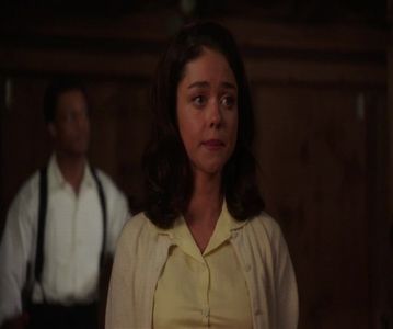 — Îmi dau o palmă mintal când îmi dau seama că de fapt mă bucur că ea îl ignoră. ❞Poate; nu ți-a fost aleasa, Mike.❞ Îi zic pe un ton blând și îmi reiau zâmbetul slab. ❞E complicată relația dintre noi.❞ Mormăi vrând să schimb subiectul.
