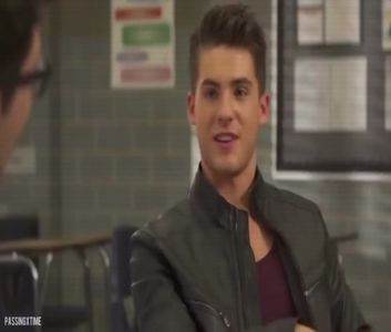 ♡ ∞┇; [cl] încă din grădiniță ? wow .. [#rămâne oarecum confuz cum de știe că e schimbat; tipul pe care îl place , își amintea că parcă îi spusese mai devreme că venise la ei acasă de cum ajunsese .
