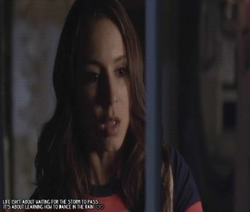 ϟ☾.єครt ☼F Eᴅᴇɴ ☪☂.  [cl][#tresare oarecum când își aude numele strigat , dar își dă seama repede că; e vocea lui Emily , se oprește și se întoarce făcând și ea câțiva pași înapoi în direcția din care venise până ajunge la ea . Em .. [#zâmbește . heii , ce faci  ?!
