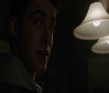 ♡ ∞┇; [cl] poate , cine știe .. [#se uită la ea , observă că parea că îi e puțin incomod să vorbeasc; despre subiectul respectiv . înțeleg .. nu e nevoie să vorbim de asta , dacă nu vrei ..
