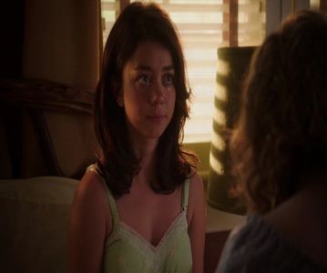 — Tresar când acesta mi se adresează. Îmi scutur capul într-un gest ce avea să mă facă să; revin pe pământ. ❞Da, normal. Încotro acum?❞ Îl întreb pentru a ști să mă orientez în direcția parcului pentru skateri.
