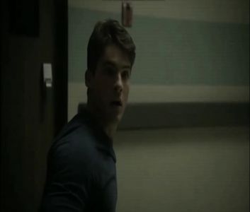 ♡ ∞┇; [cl] [# zâmbește , ajunge cu ea în parcu ăla de skate după ce o mai iau în câteva direcții; o ia de mână înainte să ajungă acolo vrând să lase clar băieților să nu se apropie prea mult de ea într-un fel , observă când sunt mai aproape că niciunu din prietenii lui nu erau pe acolo , încă nu î
