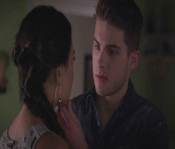 ♡ ∞┇; [#îmi întorc privirea spre ea . vrei să ne așezăm pe o bancă sau ne mai învârtim pe aici ?