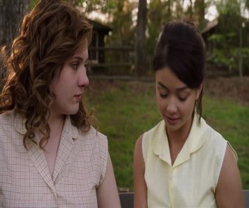 — Îi zâmbesc drăgăstos când mă întreabă fără să își desprindă mâna de a mea. ❞Cum dorești; tu. Mie mi-e indiferent, sincer.❞ Îi răspund și mă uit în jur mai apoi.
