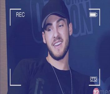 ♡ ∞┇; uhm .. scuze [#îi dă drumu la mână .nu mi-am dat seama că încă te țineam ..