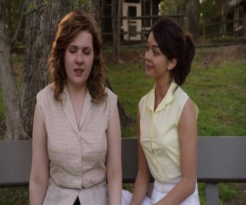 — Mă uit dezamăgită spre mâinile noatre care acum cădeau libere pe lângă corpurile noastre.; ❞Nu mă deranja oricum. Era plăcut.❞ Recunosc fără să îmi dau seama. Speriată de ceea ce ar putea crede îmi plec privirea și îmi dau părul pe față în așa fel încât să îmi ascund fața. ❞Uhm...❞
