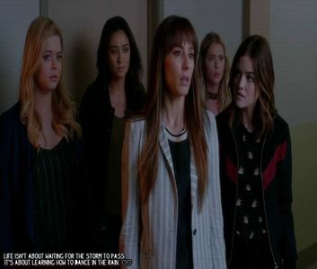 ϟ☾.єครt ☼F Eᴅᴇɴ ☪☂. [cl]  presupun că asta înseamnă că nu ai pe nimeni .. [#o urmează la; masă și se așează când ajunge acolo .
