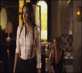 ». #după ce mai mănâncă câțiva din cartofii din tavă, schițează un zâmbet spre ea și; dă din cap în semn că da, având gura plină. sigur, de ce nu? n-am mai fost de mult la cumpărături #spune după ce mestecă din gură
