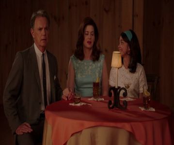 — ❞Te credeam mai cuminte. Nu credeam că gândești cu partea aia..❞ Îi zic amuzată și; ascult tăcută scurta lui povestire. Intrigată de cine ar fi putut acel mare crush pe care l-a avut, întreb. ❞O cunosc pe persoana aia?❞
