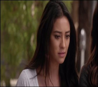 ». sigur #arânjează alea acolo pe tavă mai frumos, luând paharul find încă aproape plin; și se ridică. ar fi o problema daca le las aici? ...
