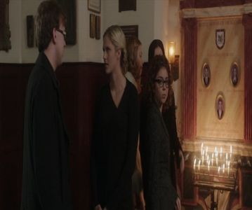 — ❞Ai pipăit-o! Nu e nimic nevinovat. O credeam mai responsabilă.❞ Mormăi puțin ofticată; că toate au avut parte de câte un moment cu Mike, iar eu mă chinui să îi atrag atenția .. ❞Păi cum petreceam timp cu Allison, mai aveam.. și momente cu el. Și l-am urmărit pe fb și mna...❞
